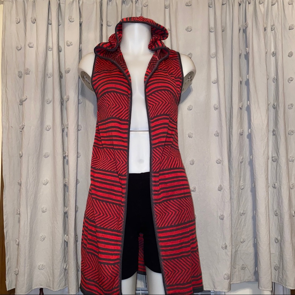 Sleeveless cardigan